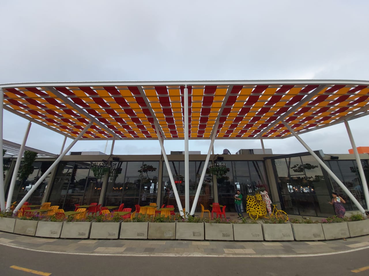 Construccion de Pergolas para El Caiman del Rio